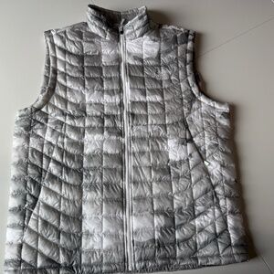 North Face Thermoball Vest Mens LARGE Camo White/Gray Zip Quilted Puffer Jacket